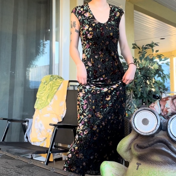 VINTAGE DRESS with velvet flowers - Picture 7 of 8